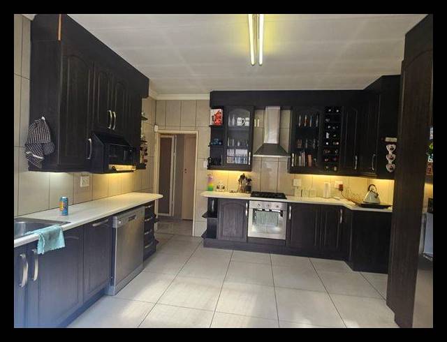 3 BEDROOM HOUSE FOR SALE IN RAVENSKLIP